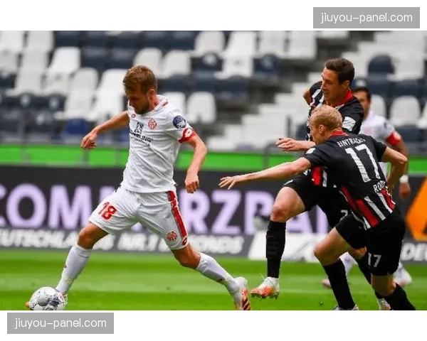 战术复盘：斯图加特如何通过边路压制限制多特蒙德的进攻