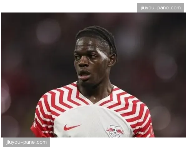 红牌!莱比锡后卫卢克巴累计两张黄牌被罚下场 红牌!莱比锡后卫卢克巴累计两张黄牌被罚下场